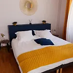Les De La Vallee