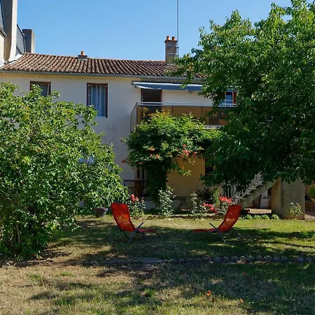 Les De La Vallée Pensión