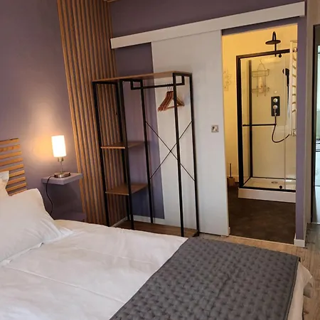 Pensión Les De La Vallée 3*